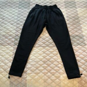 Vanquish Fitness-Sweatpants size Medium.